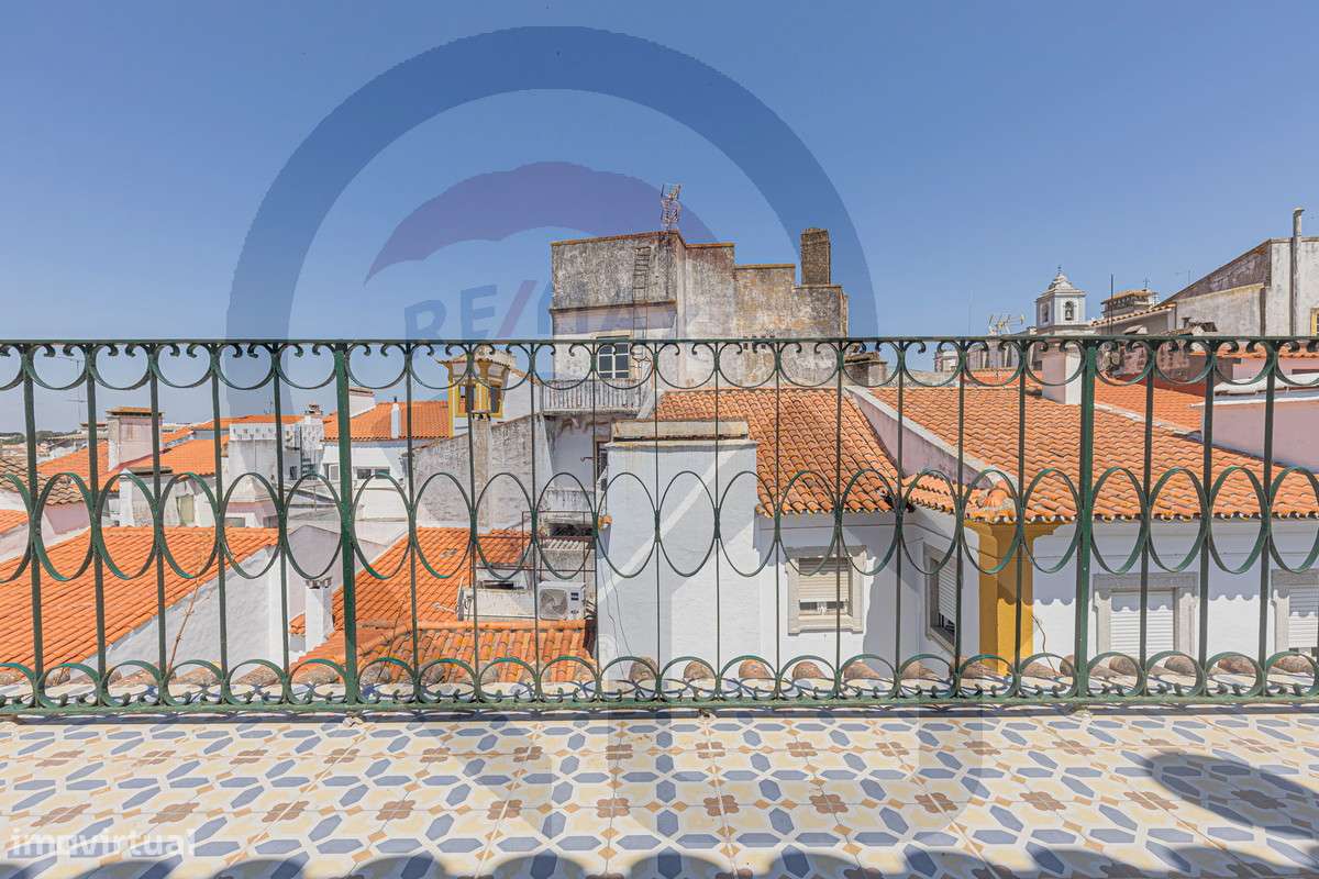 Moradia T3 Renovada no Centro Histórico de Évora – Charme Único-37