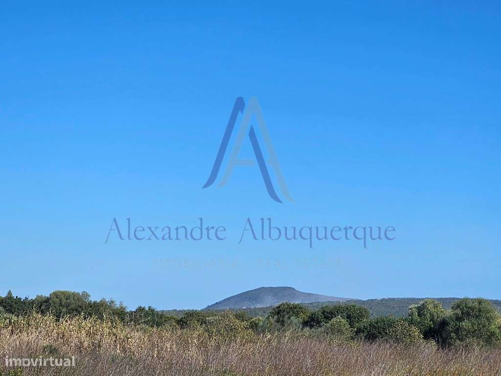 ARMAZÉM À VENDA - ZONA INDUSTRIAL | 5.500 m² DE TERRENO-1