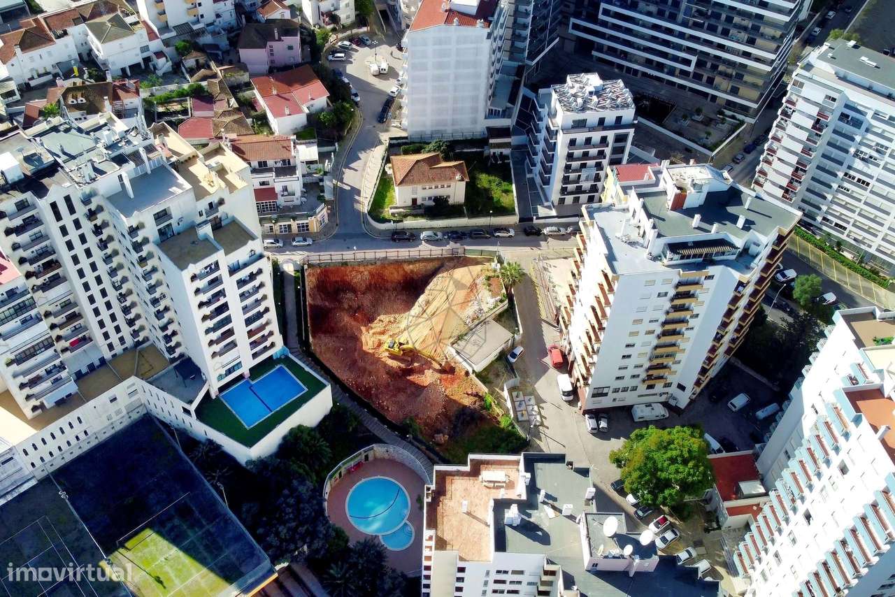 Apartamento Novo em Condomínio Fechado com 2 Quartos situado na Praia - Grande imagem: 2/60
