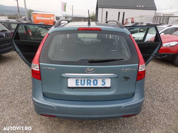 Hyundai I30 i30cw blue 1.6 CRDi Trend - 22