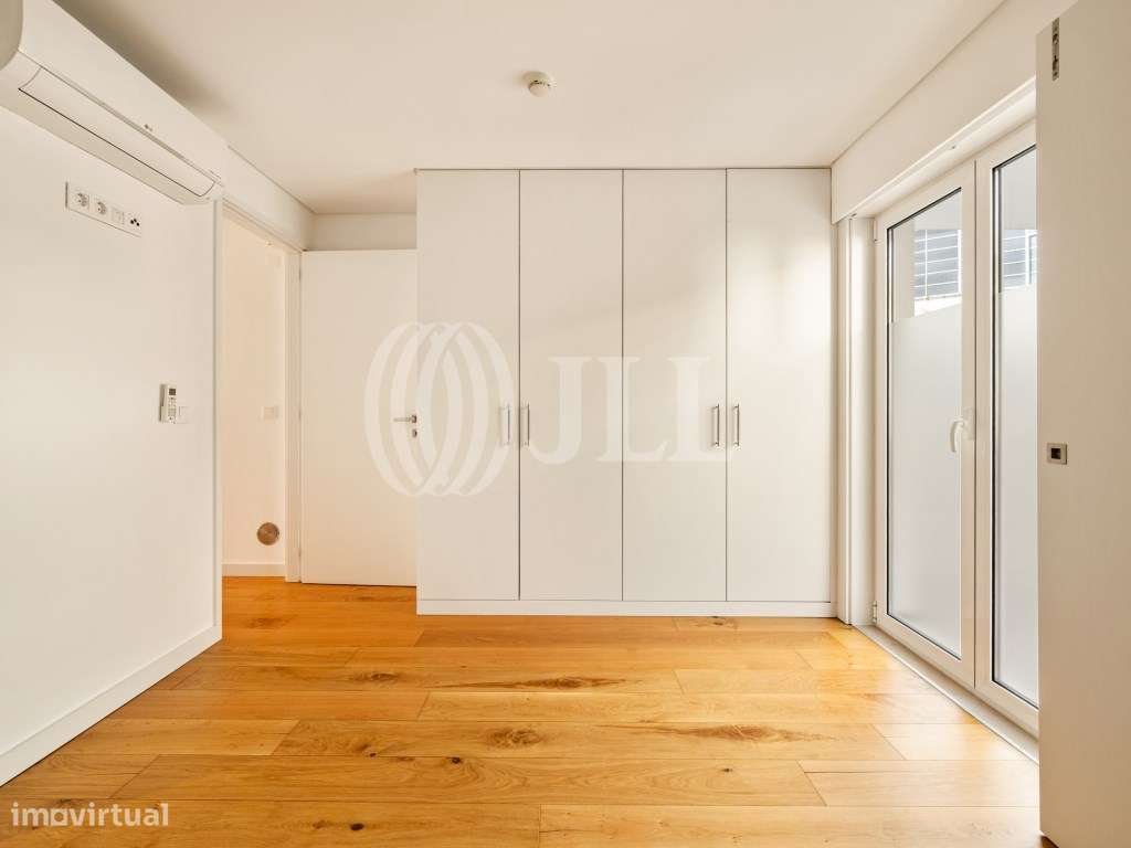 Apartamento T2, com varandas e estacionamento, em Lisboa-31