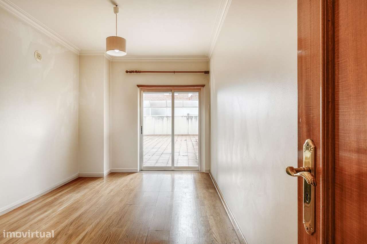 Apartamento T2 com Terraço Incrível || Costa da Caparica-10