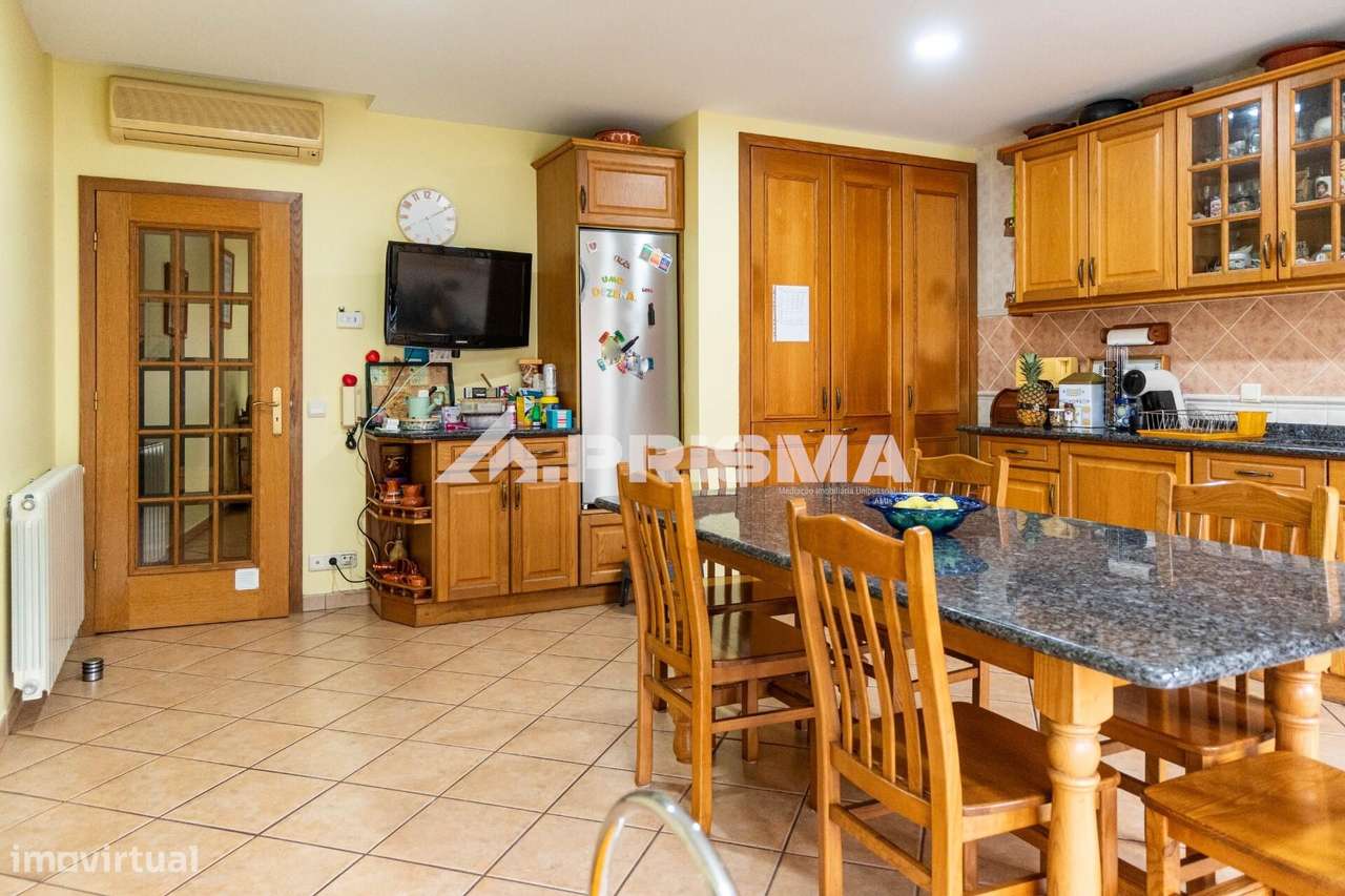 Duplex T3 com Terraço em Alcains – Casa Ideal para Quem Procura Espaço-12