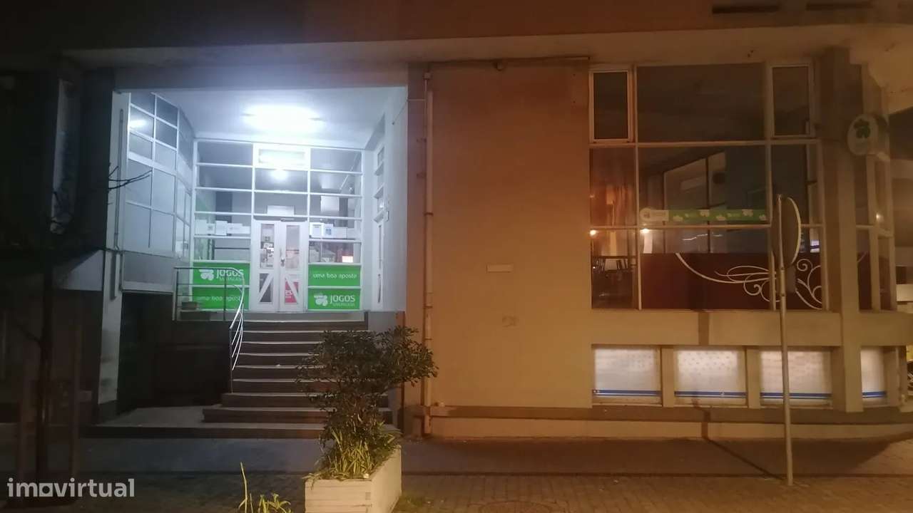 Estabelecimento Comercial em Espinho-5