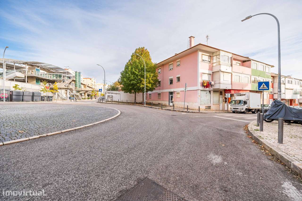 T2 a escassos passos da estação de comboio de Barcarena-49