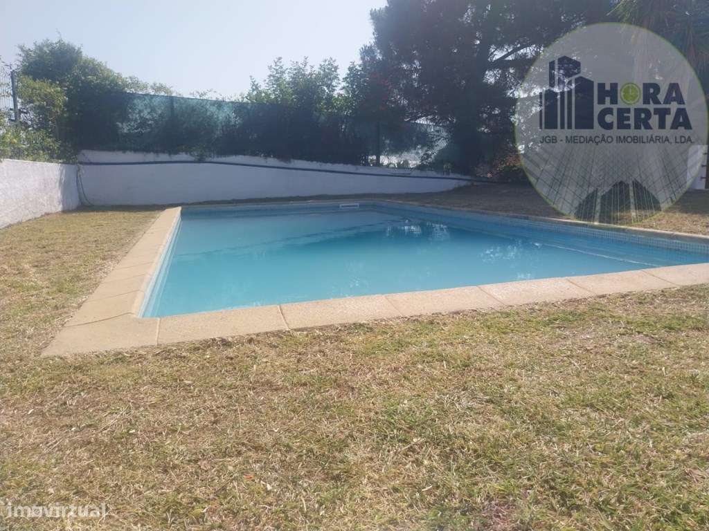 Moradia V4 com piscina em Setúbal!-25