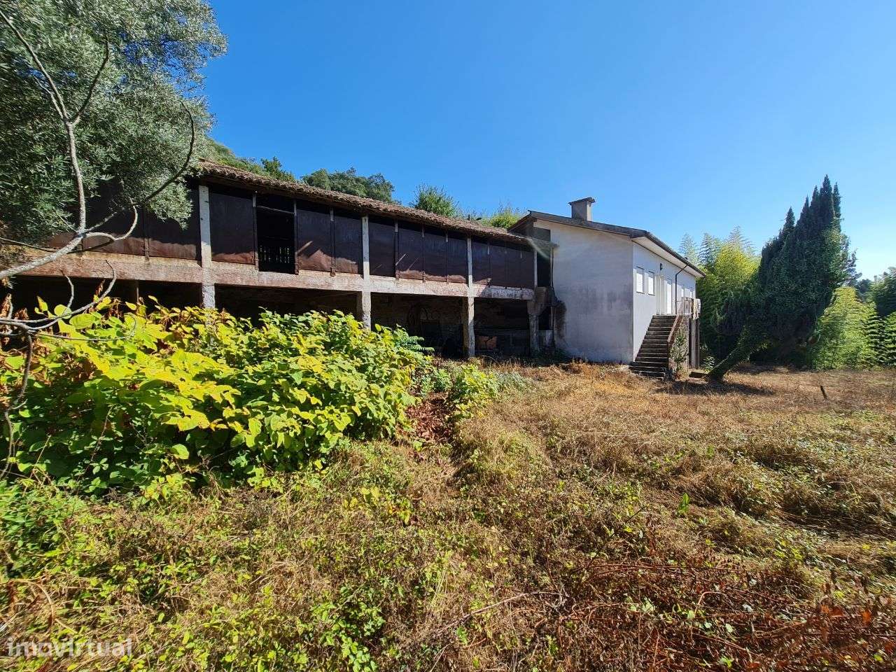 Moradia individual T4 em Amares-3