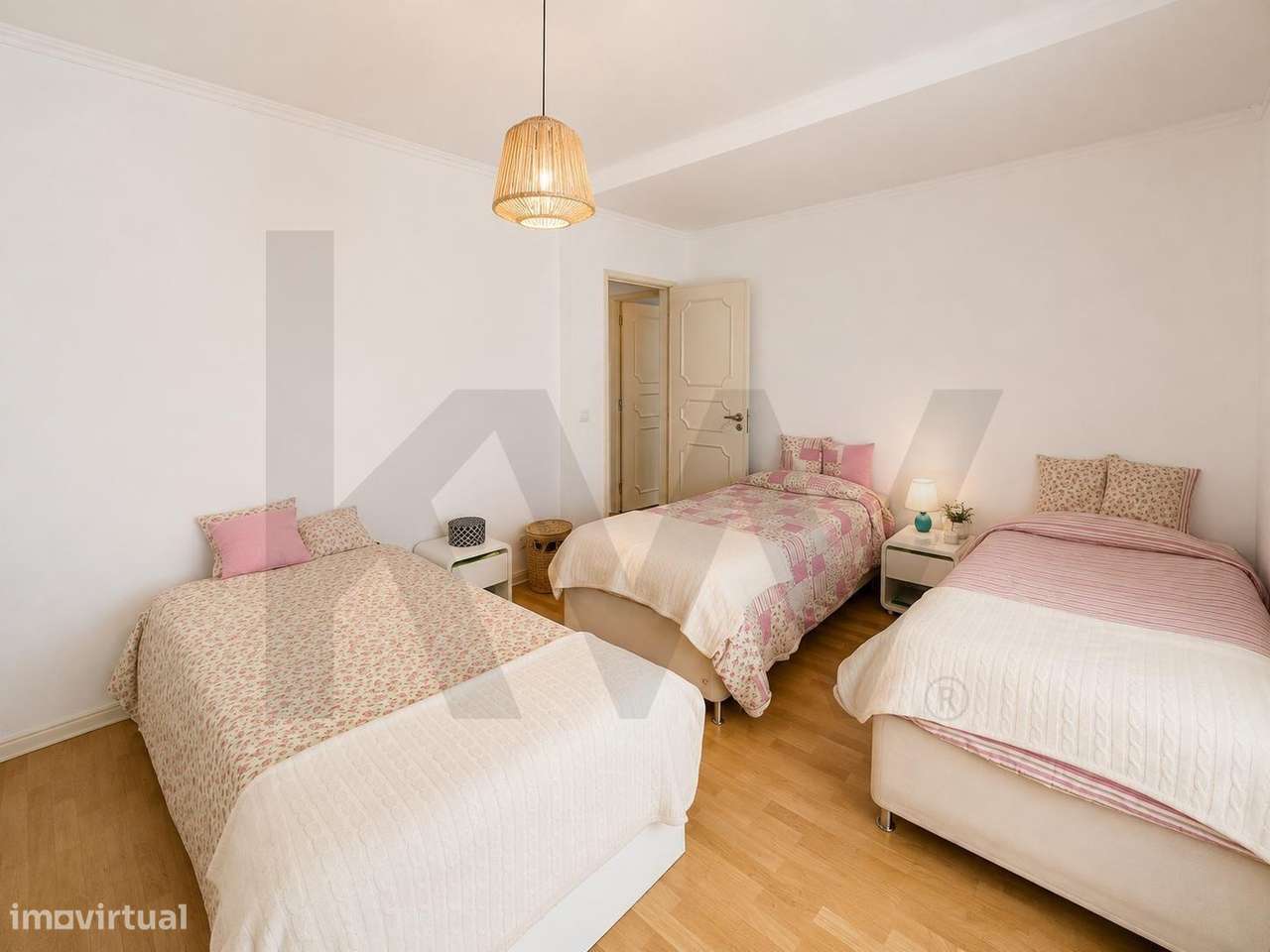 Apartamento T3 Remodelado com Garagem Box no Centro de Coimbra-11