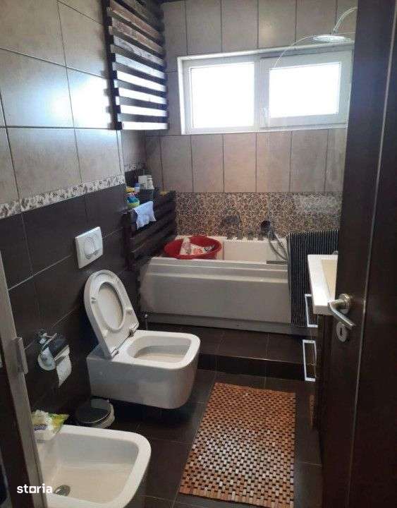 apartament cu 2 camere,2 balcoane si garaj - Imagine principală: 5/5
