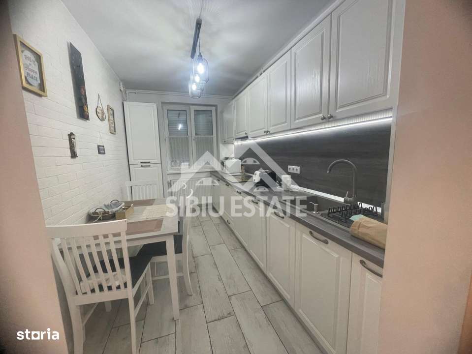 Apartament de inchiriat, cu 2 camere- zona Centrala, mobilat si utilat - Imagine principală: 4/12