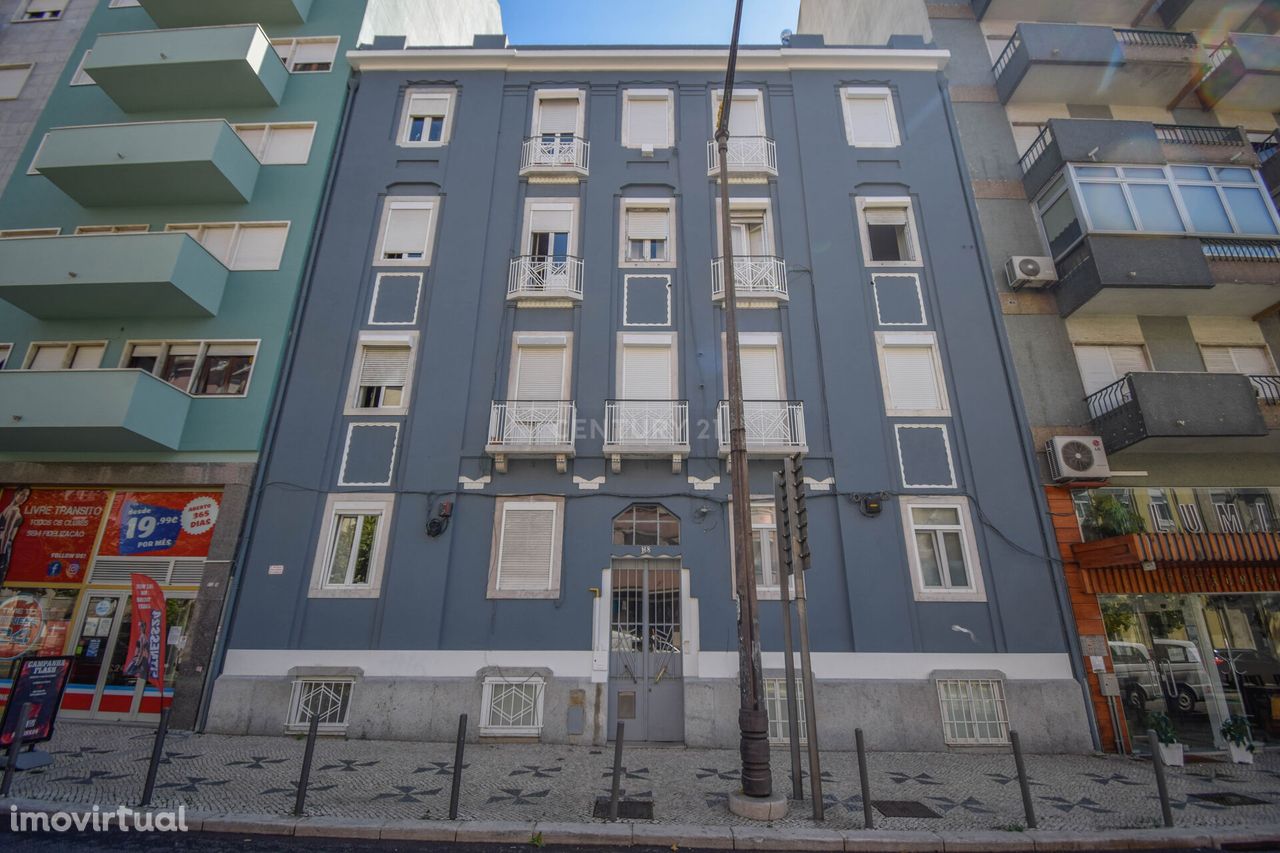 Apartamento T3+1 com Logradouro - Almirante Reis - Lisboa
