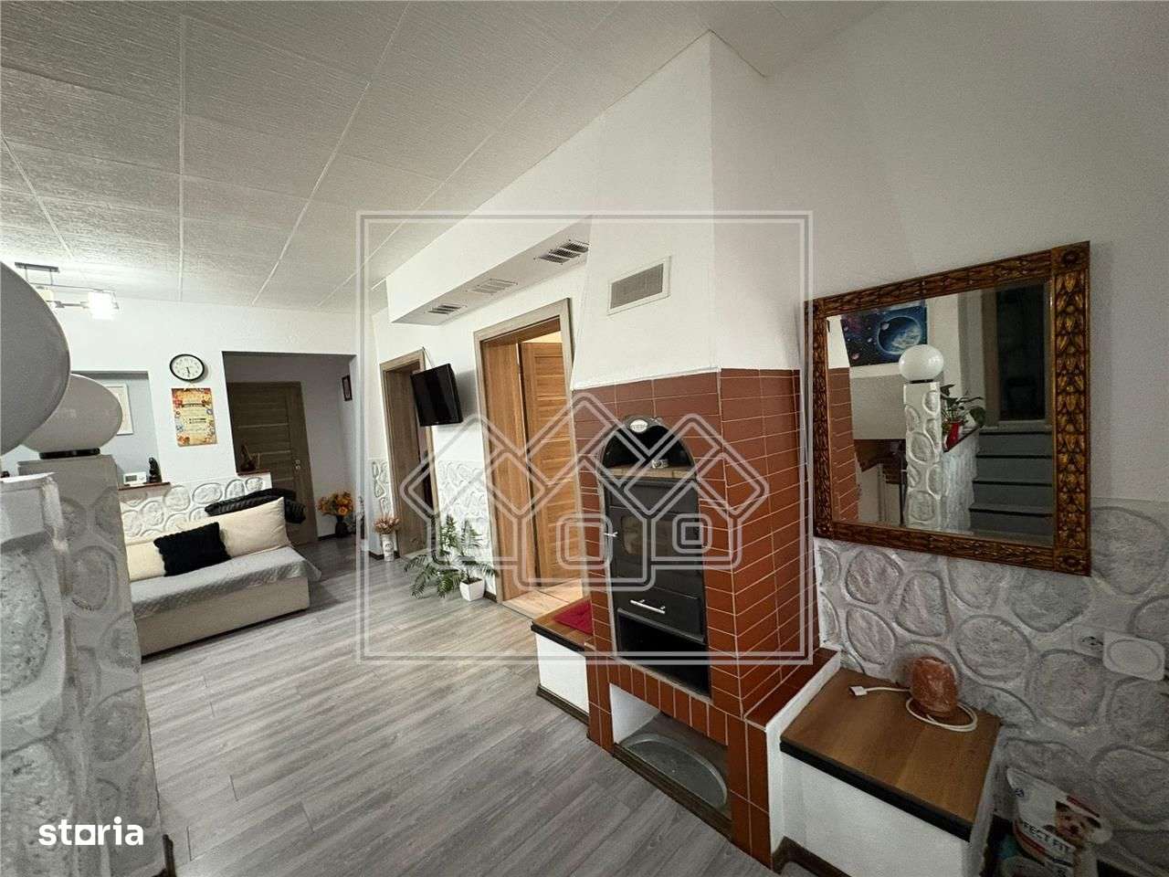 Apartament la casa cu 4 camere, balcon si curte - zona Lazaret - Imagine principală: 5/19
