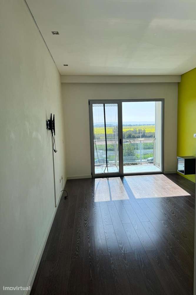 T2 com varanda, garagem e terraço no Entroncamento-10