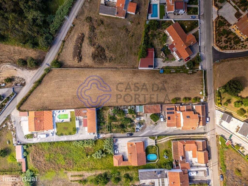 Terreno para a construção de 4 moradias com piscina e garagem - Grande imagem: 2/24