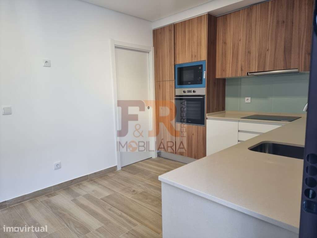 Moradia Geminada T3 com garagem e Terraço Quinta do Conde Sesimbra-17