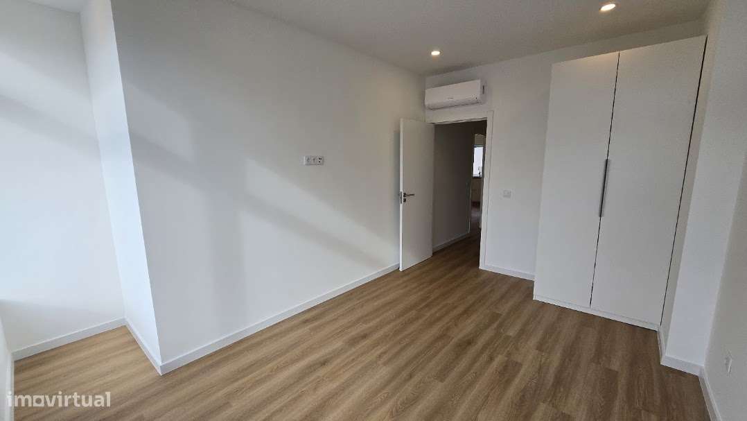T2, novo, 2 casas de banho, terraço e garagem - São Mamede de Infesta. - Grande imagem: 3/20