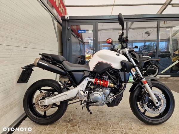 Yamaha MT - 17