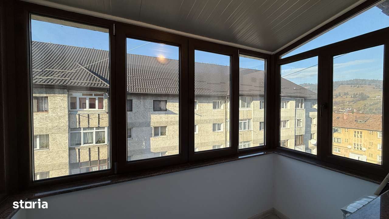 Apartament 4 camere, renovat complet, 2 băi, 2 balcoane, lângă spital-12