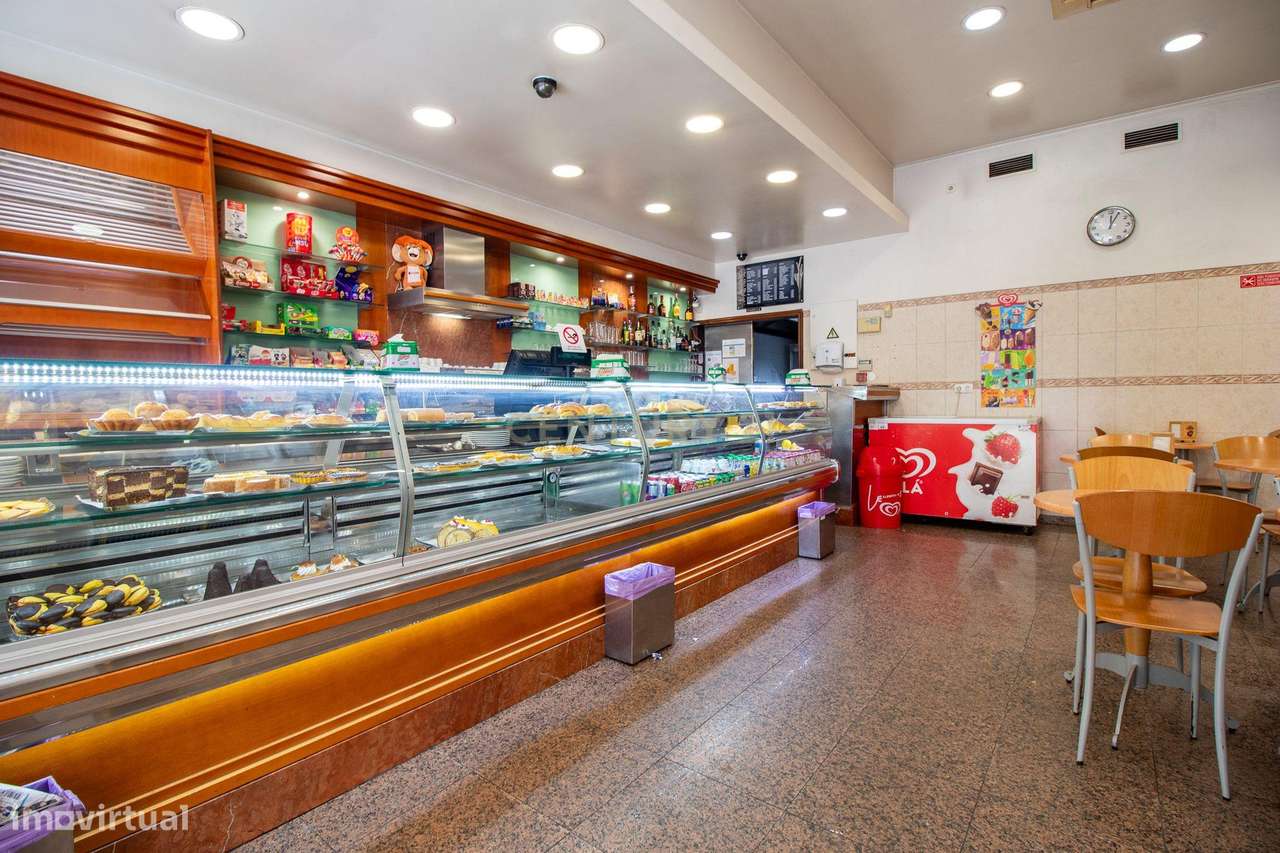 ** Excelente Loja c/ garagem situada em zona nobre na Urbanização da R - Grande imagem: 3/25