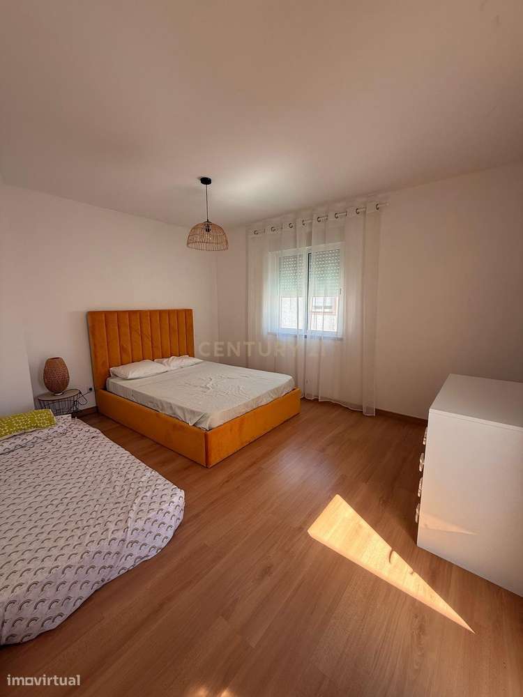 Magnifica T3 com Piscina no Corval-38