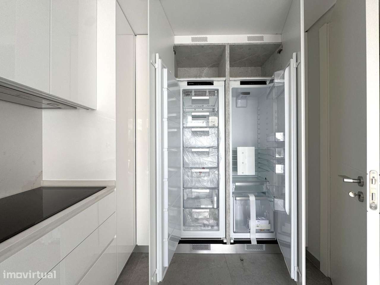 Apartamento T3 novo com Mezzanine e estacionamento no centro de Carcav-10