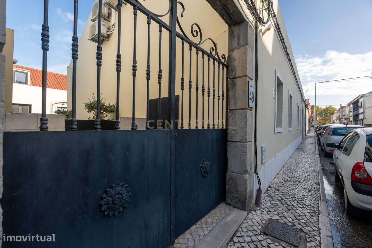 Moradia Moderna Semi-Nova no Centro da Moita – Conforto, Estilo e Loca - Grande imagem: 2/28