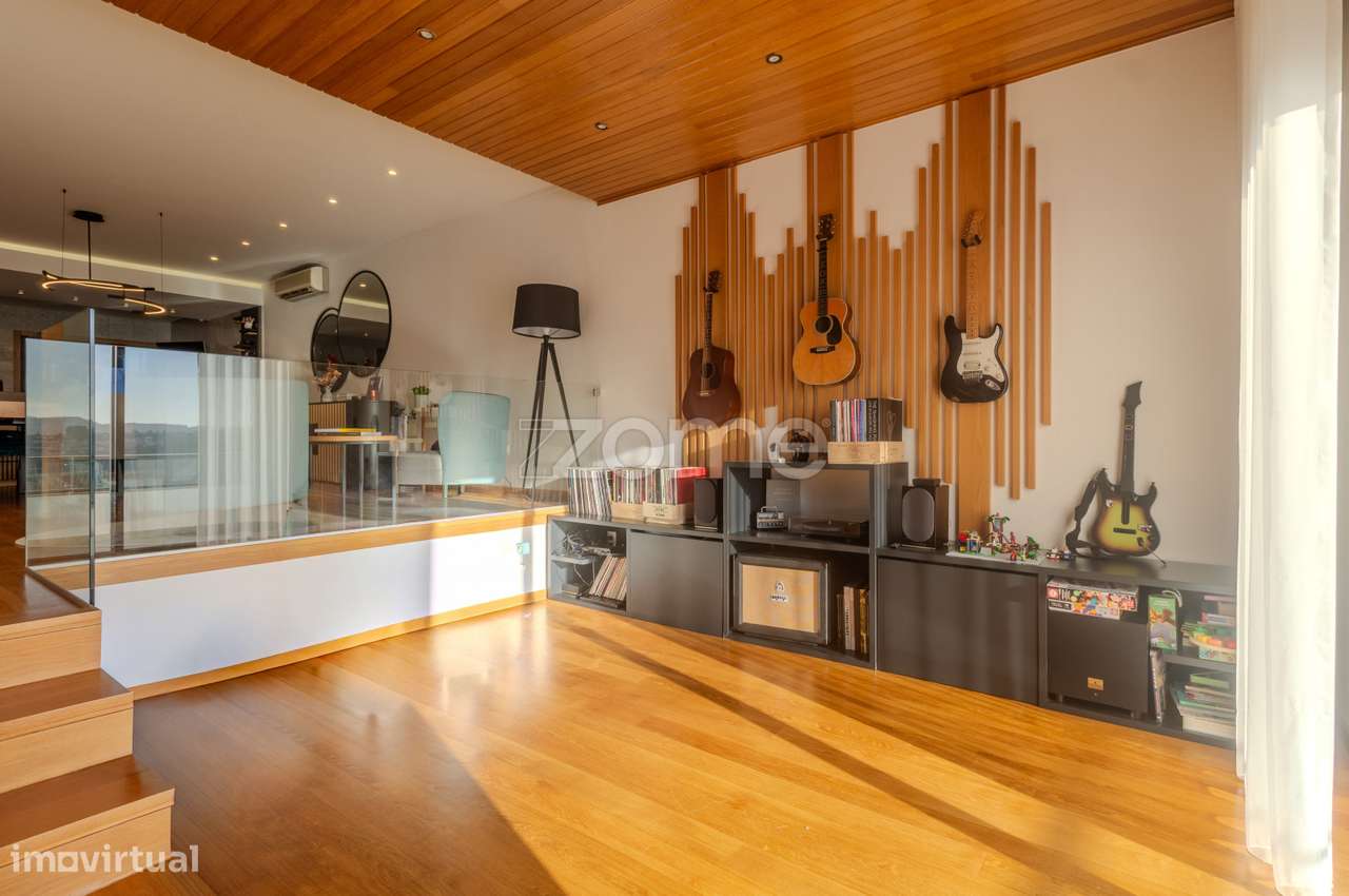 Moradia T4 Piscina e Vista Rio na Encosta do Douro-13