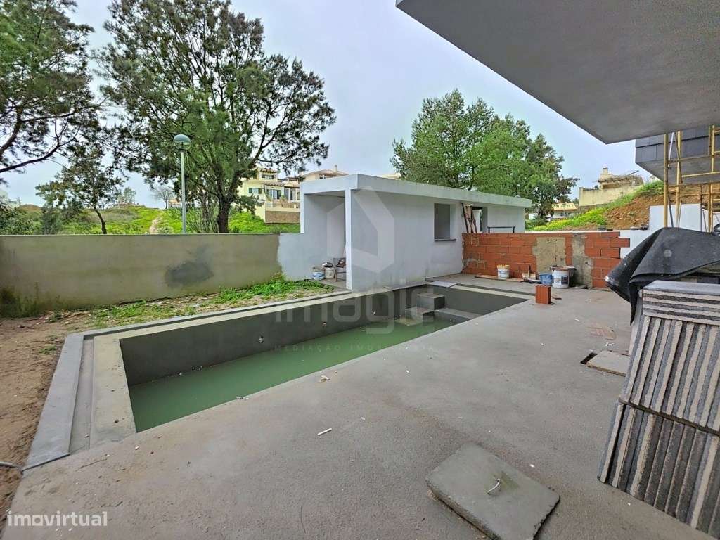 Moradia T3+1 Ericeira com piscina e jardim-2