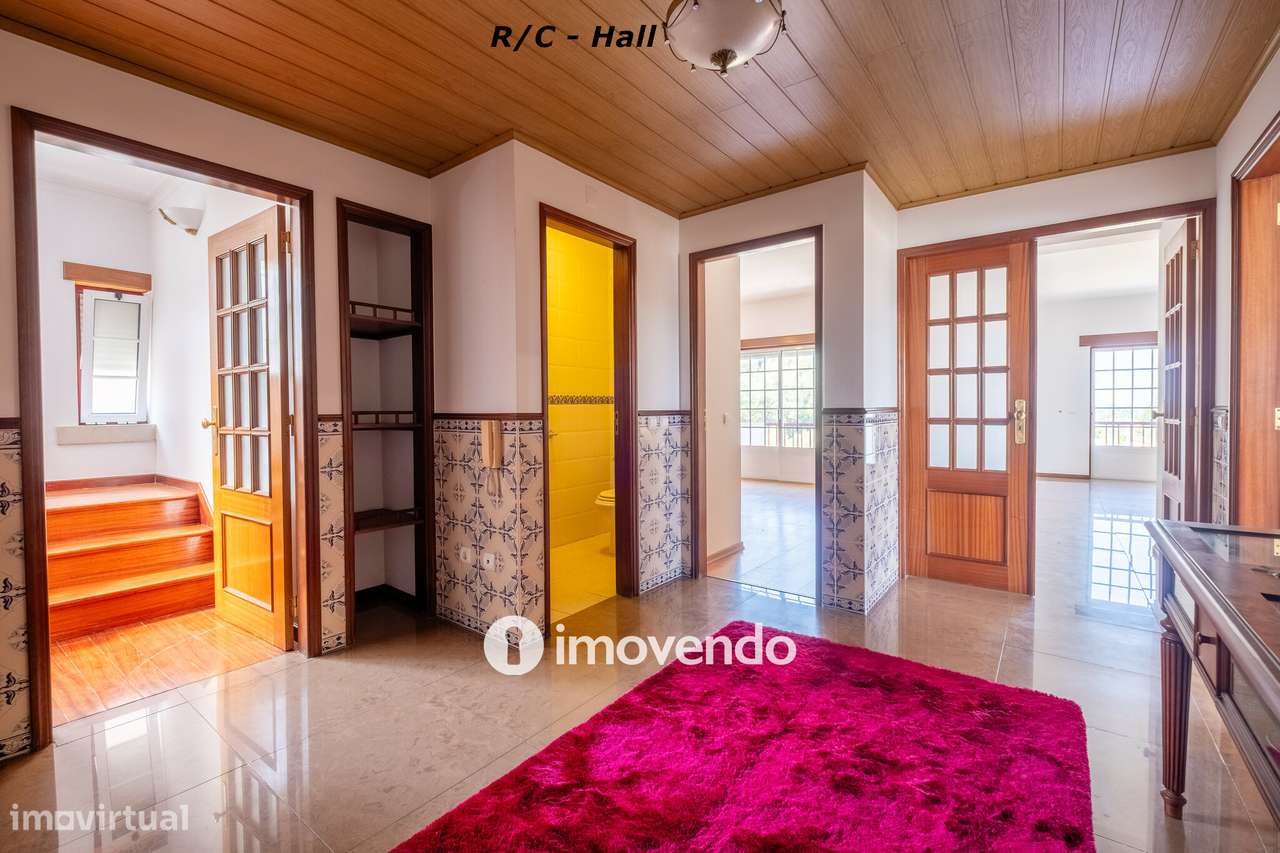 Moradia com terreno de 1.347 m2 e garagem, em São Martinho do Bispo - Grande imagem: 2/60