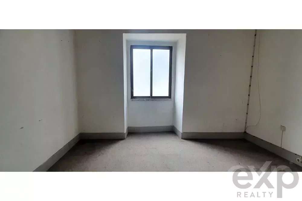 Propriedade com dois apartamentos, espaço comercial, armazem e jardim - Grande imagem: 5/9