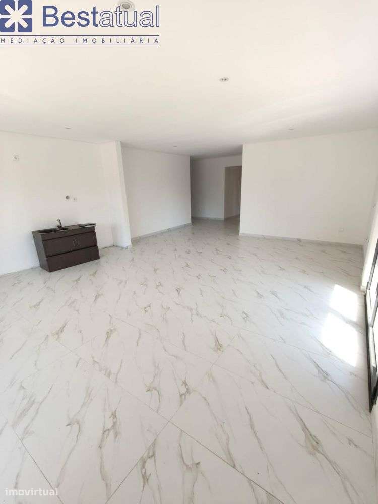 Apartamento T3 c/Lugar de Garagem P/ 2 Carros-6