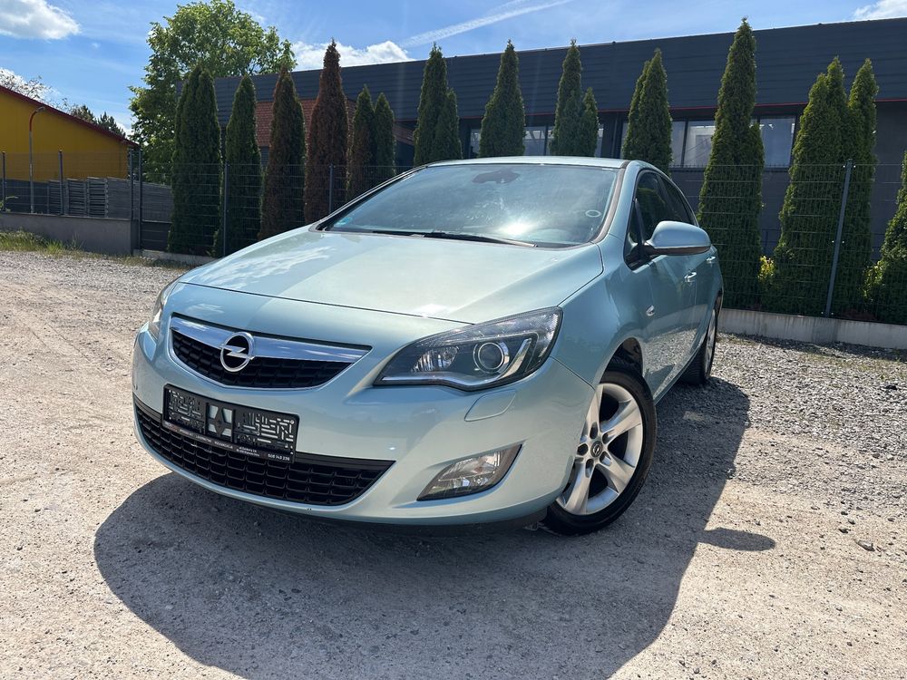 Opel Astra J 1.6 Turbo Edition 2010