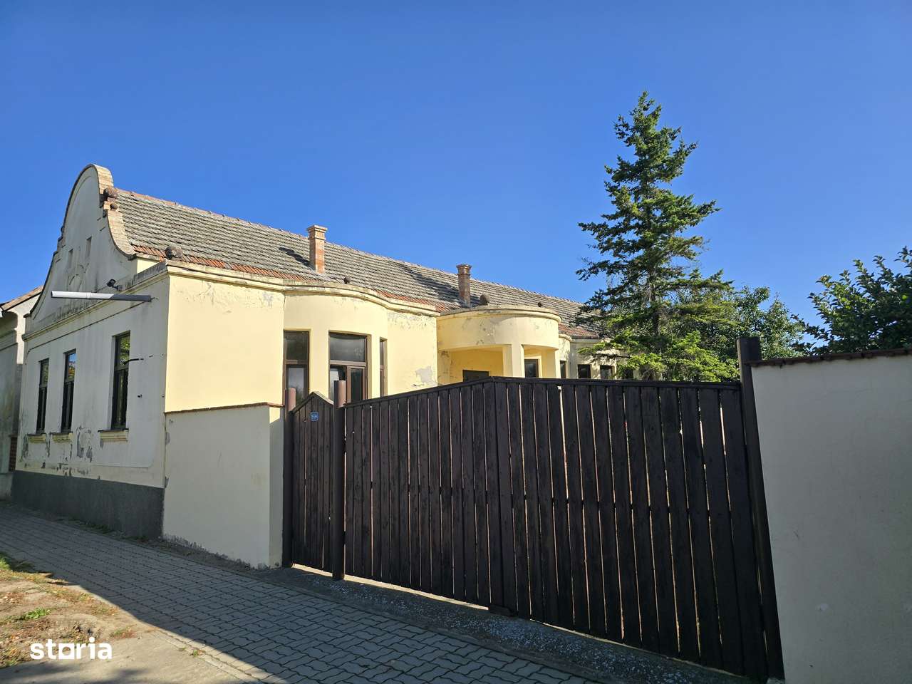 Cenad-Ultracentral-2 fronturi- Casa cu ahitectura deosebita-9