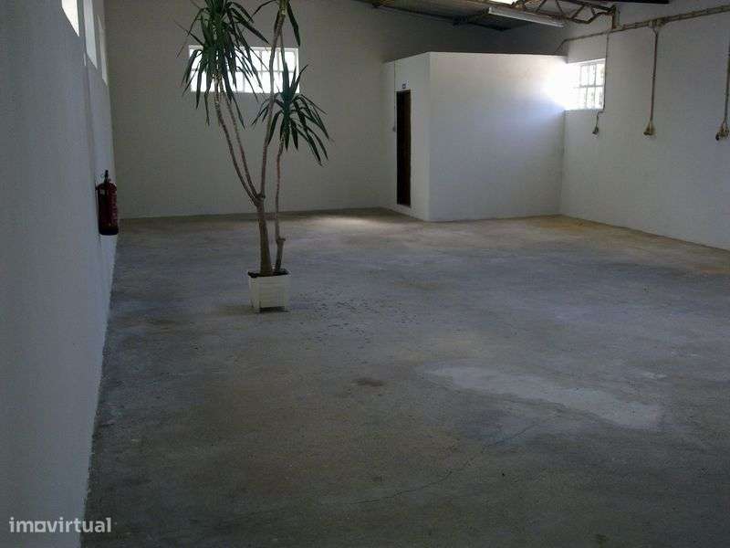Armazém 120 m2 em Peroneto - Marinha Grande - Grande imagem: 4/6