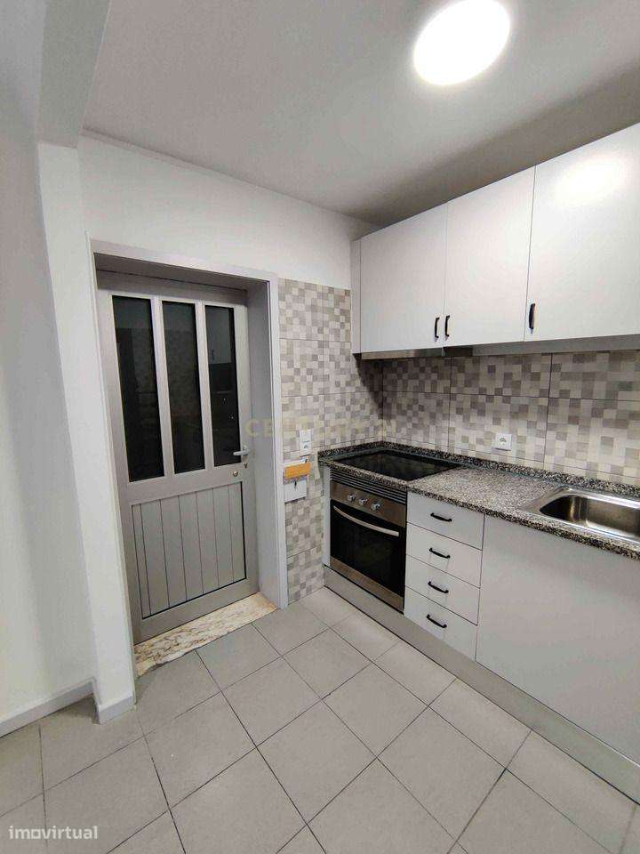 Foco no Investimento (T1+1 com terraço e varanda, arrendado por 650€) - Grande imagem: 4/19