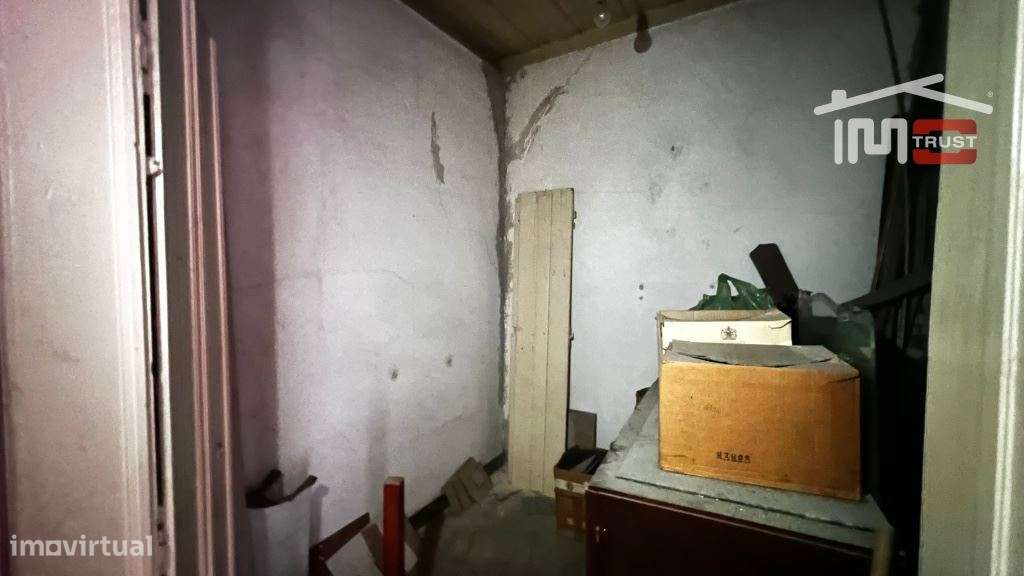 Prédio Habitacional Rés-do-Chão e 1º andar no Centro do Montijo - P...-23