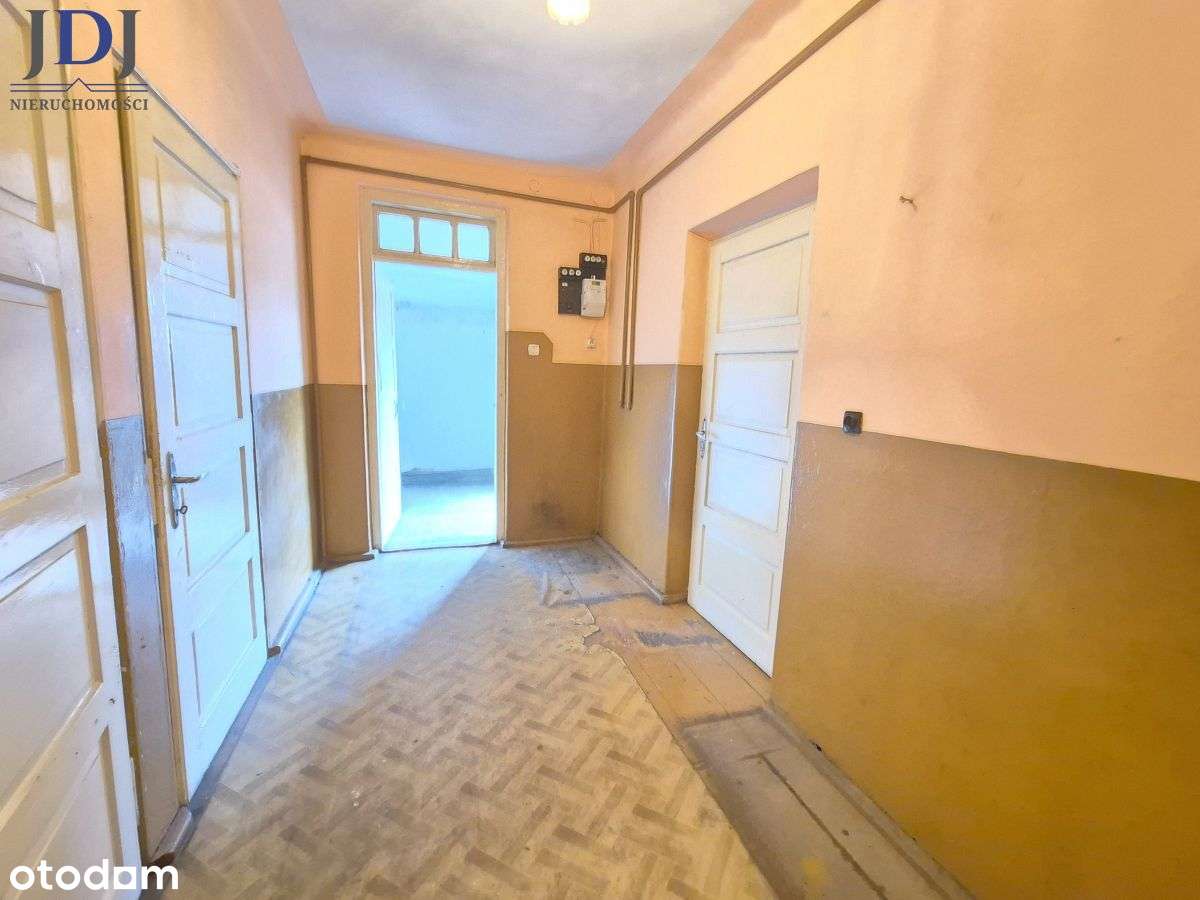 Dom wśród natury z dużą działką i budynkami.-8