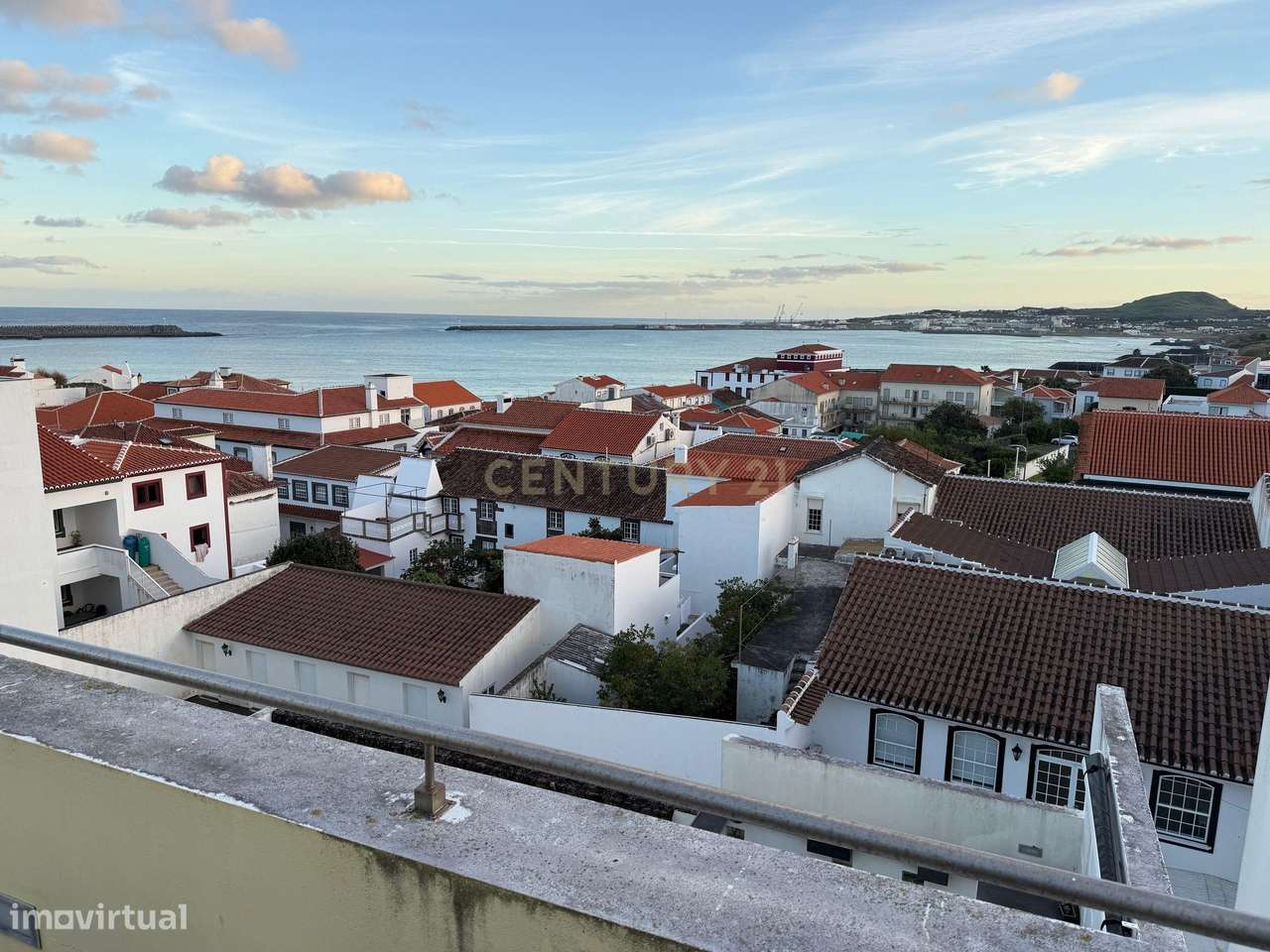 Moradia de Elevada Qualidade no Coração da Praia da Vitória – Vista Ba-14