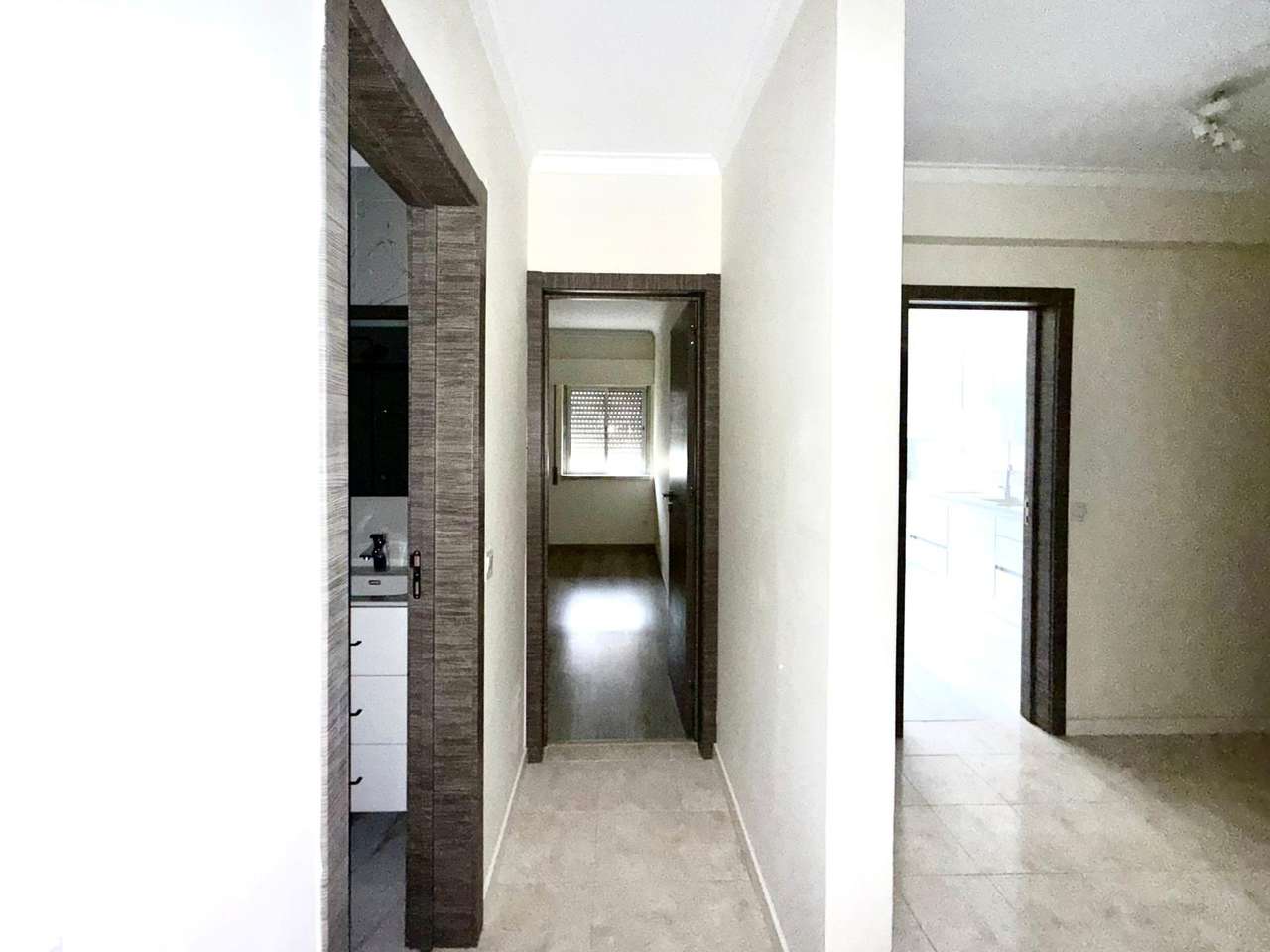 T2 renovado num prédio com elevador. - Grande imagem: 5/16