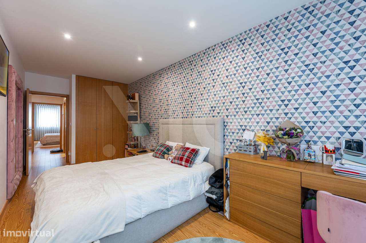 Moradia T3 com pátio, anexos e garagem em Paranhos - Porto-28