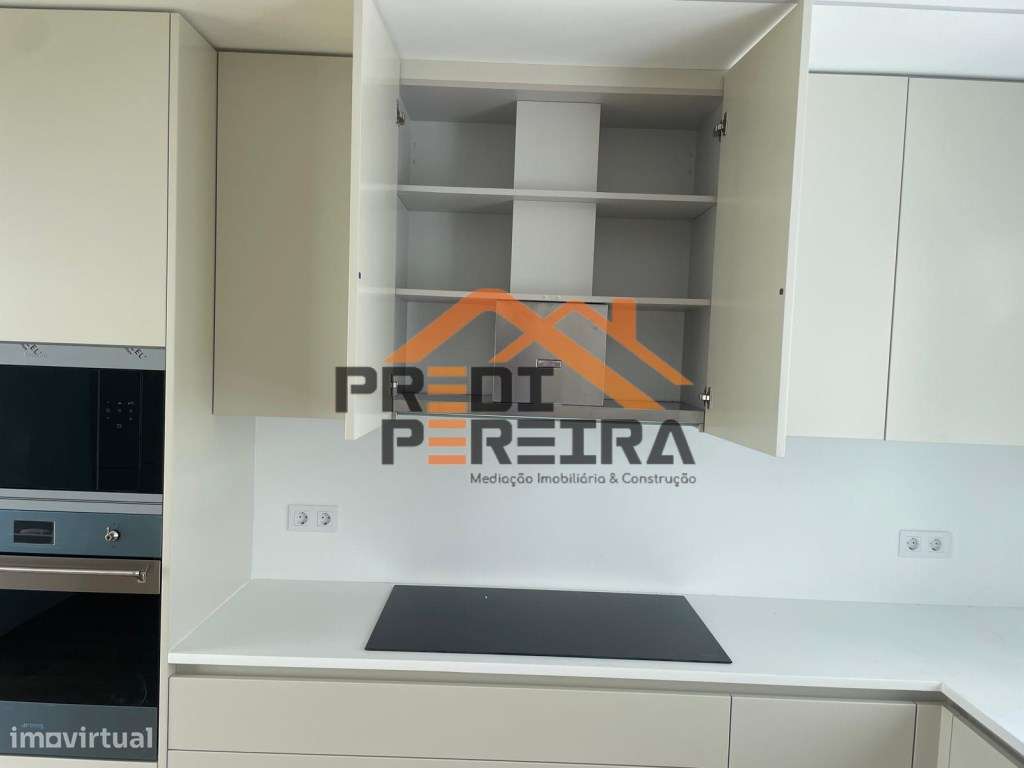 *NOVA CONSTRUÇÃO*
T3 situado em condomínio fechado, com varanda de...-21