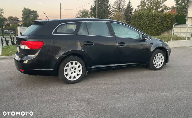 Toyota Avensis 1.6 Active - 10