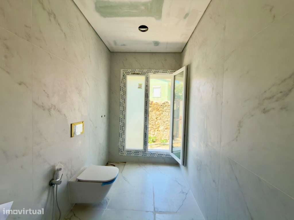 Apartamento T4+1 duplex remodelado com jacuzzi e garagens em Alcabi...-11