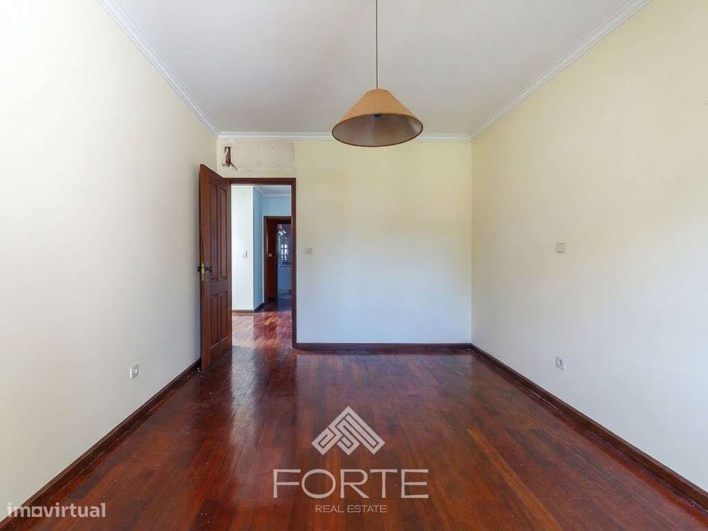 Moradia T3+1 em Travanca, Santa Maria da Feira-16