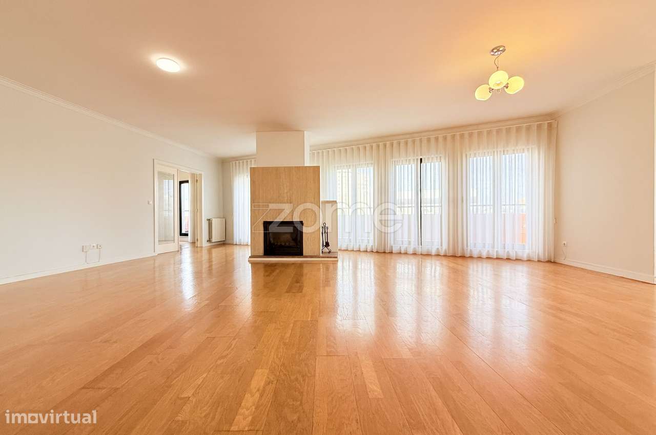 Apartamento T4 na Rua de Ciriaco Cardoso - Grande imagem: 4/39