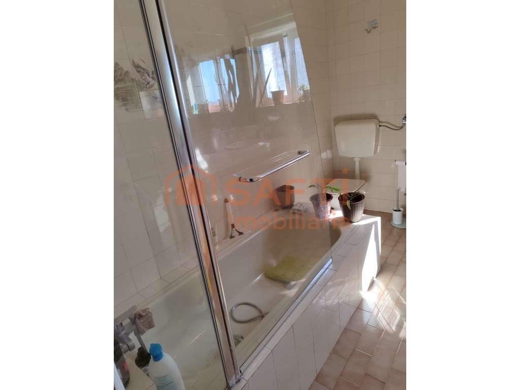 Moradia T5 com Piscina + Garagem para 3 Carros Oportunidade Imperdível-20