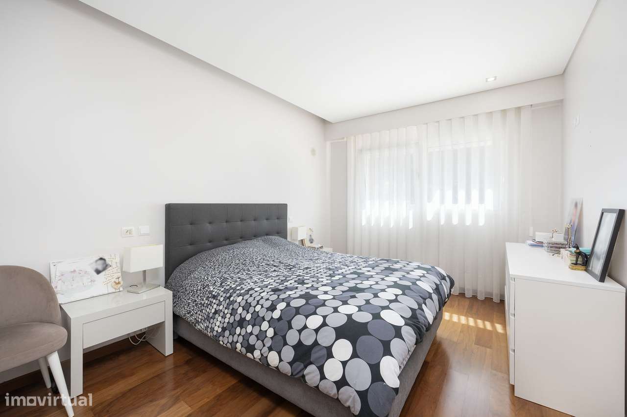 Apartamento T3 com 140m2 | Garagem 2 carros-16