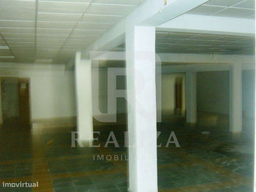 Loja com 660 m2 no centro de Almada. - Grande imagem: 2/10