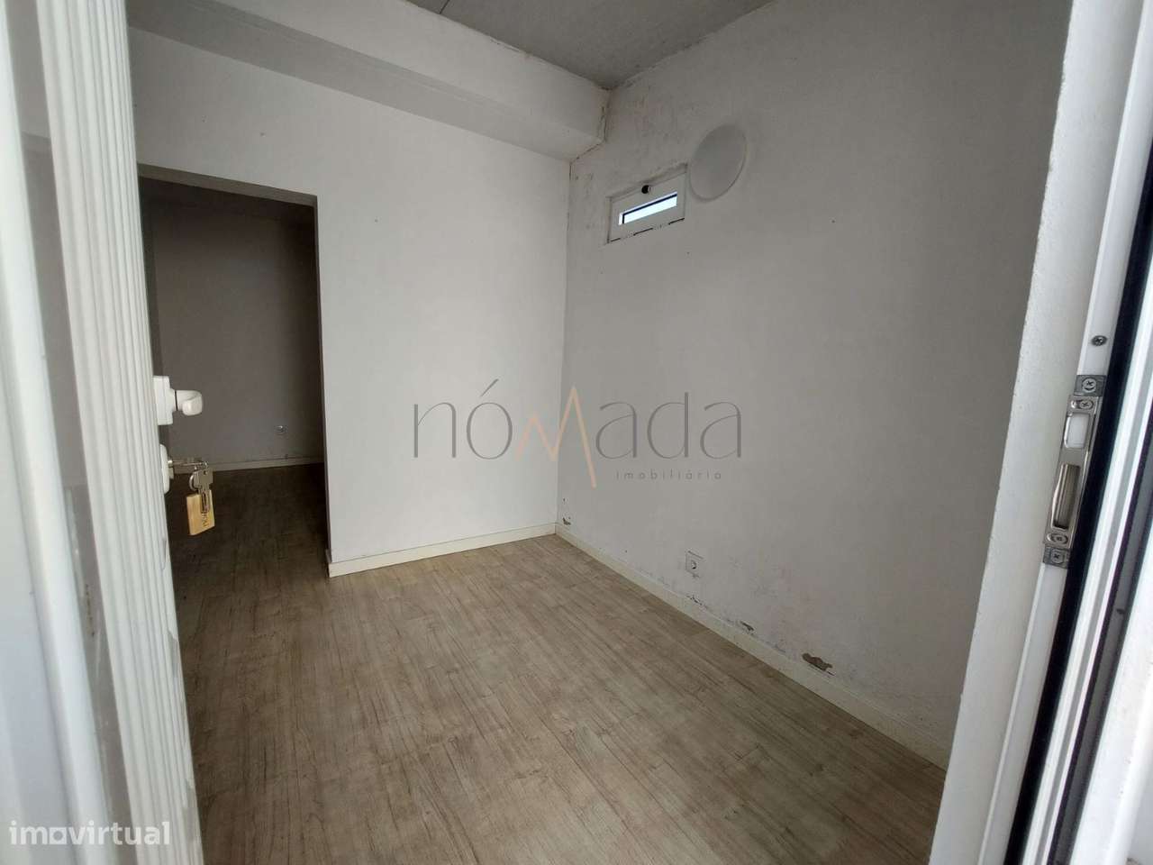 Moradia em banda no Feijó  Simples por fora, cheia de possibilidade...-17