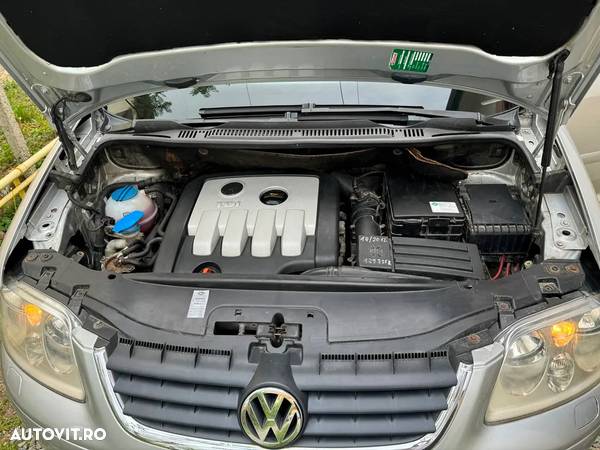 Volkswagen Touran 2.0 TDI DPF BlueMotion Technology DSG Highline - 17